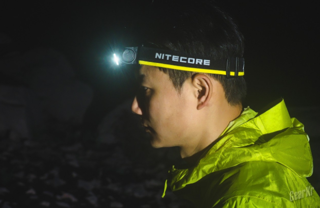 轻量更有容量，远近兼顾——NITECORE NU43头灯